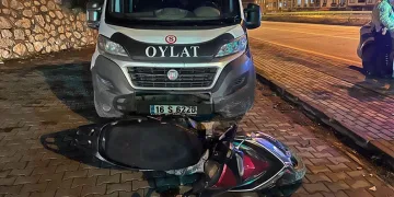Bursa’da minibüs ile motosiklet kafa kafaya çarpıştı