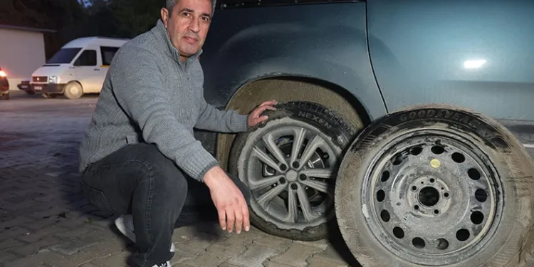 Sıfır aracındaki lastik oyununu lastiğin patlamasıyla fark etti