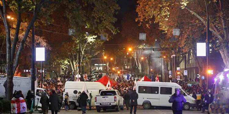 Gürcistan’da yol kapatıp çadır kuran protestoculara polis müdahalesi