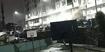 Toprak binanın arkasından girdi, önünden çıktı