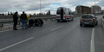Motosikletinin plakasını okunmasın diye bereyle kapattı, cezadan kurtulamadı