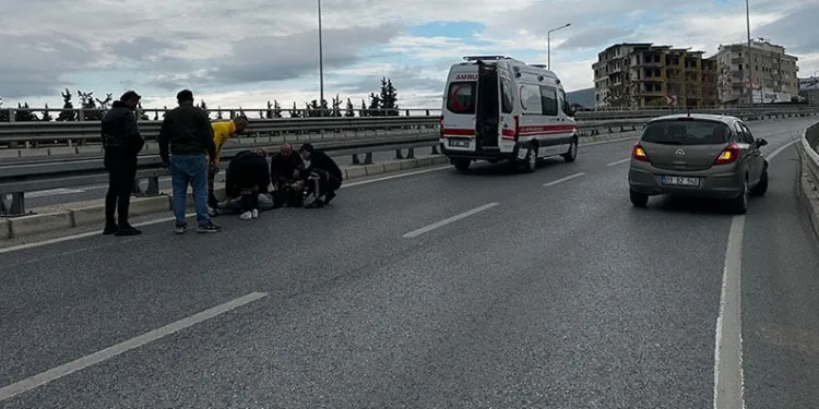 Motosikletinin plakasını okunmasın diye bereyle kapattı, cezadan kurtulamadı