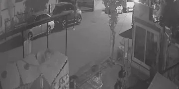 Park halindeki 13 aracın dikiz aynasını kırdı