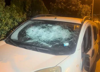 Bursa’da sinirlendiği alt komşusunun otomobilini parçaladı