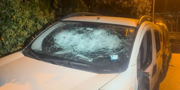 Bursa’da sinirlendiği alt komşusunun otomobilini parçaladı