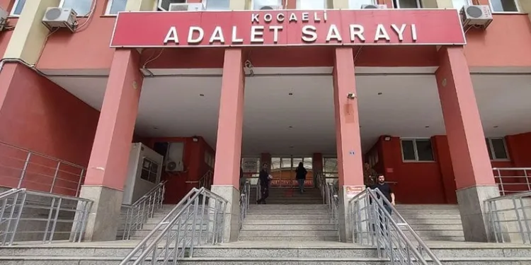 Eşinin yasak aşkını 8 yerinden bıçaklayan sanığa 3 yıl hapis