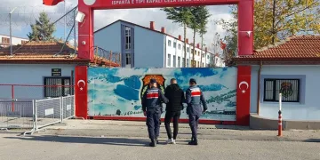 Maske ile girdiği evin sahibinin boğazına bıçak dayayıp hesabına 70 bin lira yatırttı