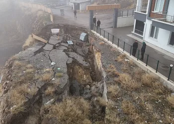 Ormanlık alanda yıldırım düşmesi sonucu çıkan yangın söndürüldü