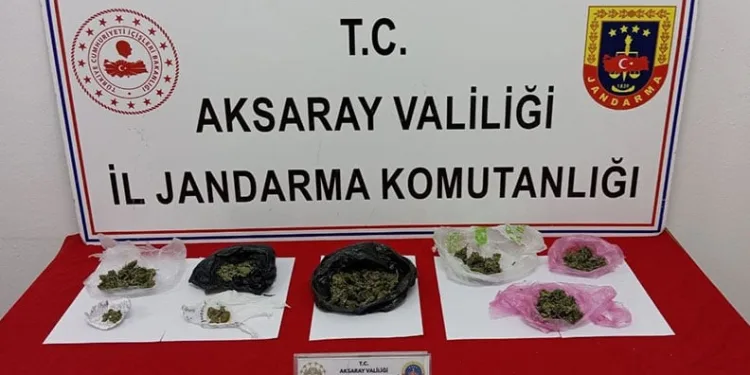 Esrarla yakalanan 3 şüpheliden 2’si tutuklandı