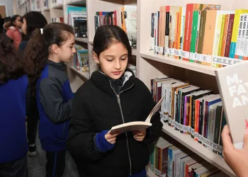 İlkokul öğrencilerinin ilk kütüphane deneyimi