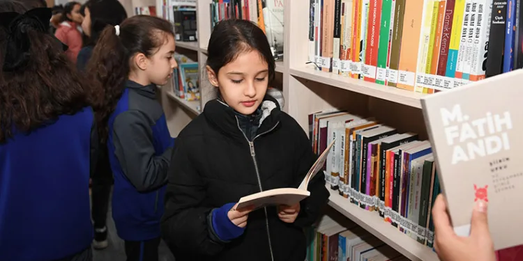 İlkokul öğrencilerinin ilk kütüphane deneyimi