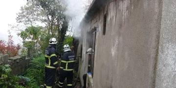 Biriken çöpleri toplayan işçi sırtından bıçaklandı