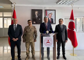 Bayburt’ta şüpheli hareketler sergileyen 2 şahısın üzerinden uyuşturucu madde çıktı