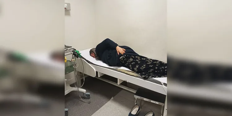 Yağmurla gelen kazalar: Düğün konvoyundaki otomobil bariyere çarptı, 5 kişi yaralandı