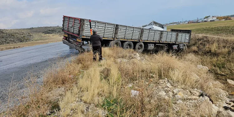 Araçların hurdaya döndüğü kazada 5 kişi yaralandı