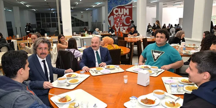 “Türkiye’nin geleceğinde nitelikli kişiler söz sahibi olacak”