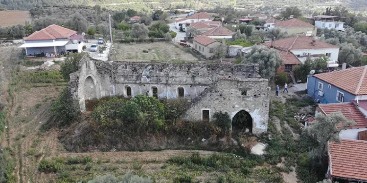 Muğla’da tarihi kiliseler definecilerin hedefinde