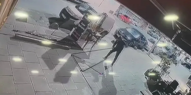100 bin liralık malzeme çalındı, o anlar kamerada