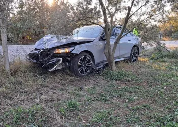 Bursa’da sürücü sollama yapmak isterken tarlaya uçtu
