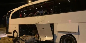 Otogar kavşağında otobüs ile kamyon çarpıştı: 14 yaralı
