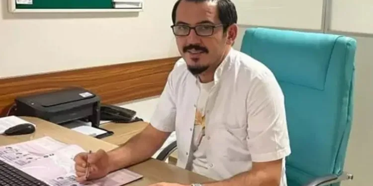 Sevgilisini defalarca bıçaklayan doktor, evinde ölü bulundu