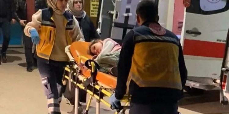 Bursa’da sandalyeden düşen çocuk ağır yaralandı
