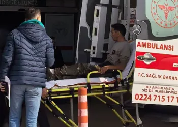 Bursa’da motorlu testere ile odun keserken ayağını kesti