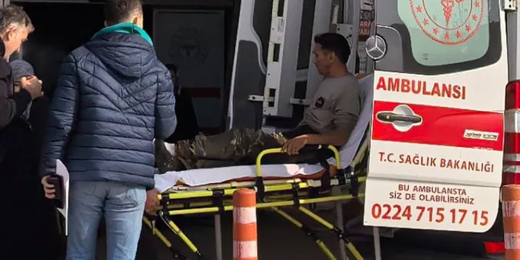 Bursa’da motorlu testere ile odun keserken ayağını kesti