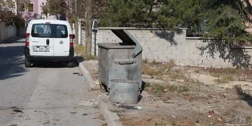 Çöp konteynerinde yeni doğmuş bebek bulundu