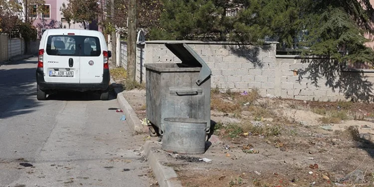 Çöp konteynerinde yeni doğmuş bebek bulundu