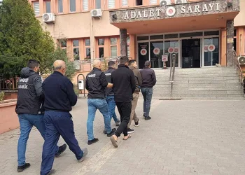 Ayağını ahşap kesme makinesine kaptıran işçi yaralandı
