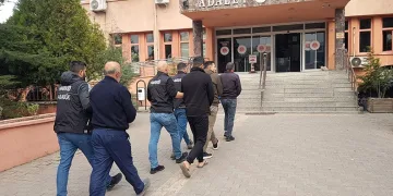 Ayağını ahşap kesme makinesine kaptıran işçi yaralandı