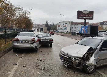 Bursa’da zincirleme kaza: 1’i bebek 3 kişi yaralandı
