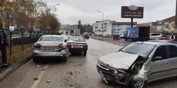 Bursa’da zincirleme kaza: 1’i bebek 3 kişi yaralandı