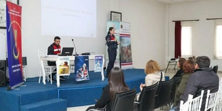 Tıra arkadan çarpan otomobilde 1 kişi öldü, 4 kişi yaralandı
