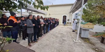 Yağmurla gelen kazalar: Düğün konvoyundaki otomobil bariyere çarptı, 5 kişi yaralandı
