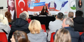 Nilüfer Açıkalın edebiyatseverlerle buluştu