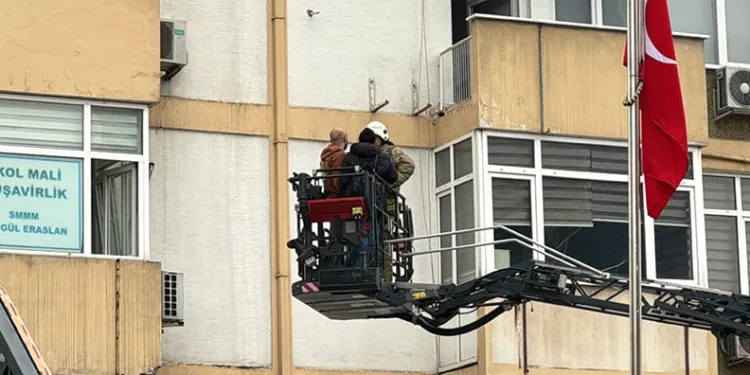 Sokak ortasında pompalı tüfekle rastgele ateş ettiler
