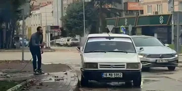 Aracını sokak çeşmesinde yıkayan sürücüye ceza yağdı