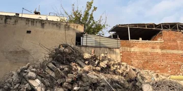 Bursa’da 5 katlı apartman yıkıldı