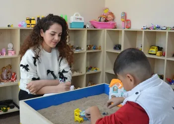 Kum terapisi ile çocuklar travmalarından kurtuluyor