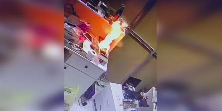 Bursa’da tamire bırakılan telefon bomba gibi patladı