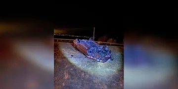 Takla atan otomobilinin kapıları zarar görmesin diye vinç getirtti