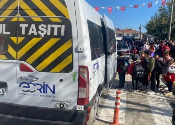 Araçların hurdaya döndüğü kazada 5 kişi yaralandı