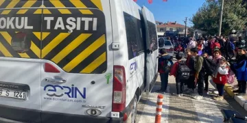 Araçların hurdaya döndüğü kazada 5 kişi yaralandı