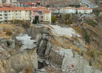 Heyelan riski mahalleliyi tedirgin ediyor