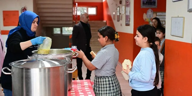 Karacabey Belediyesi’nden eğitime ve çevreye destek