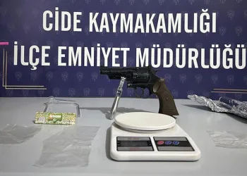4 yıl 2 ay hapis cezasıyla aranan şahsı polis yakaladı