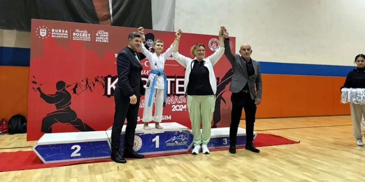 Mudanyalı minik karatecilerin ilk başarıları mutlu etti