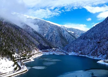 Uzungöl’de kartpostallık kış manzarası